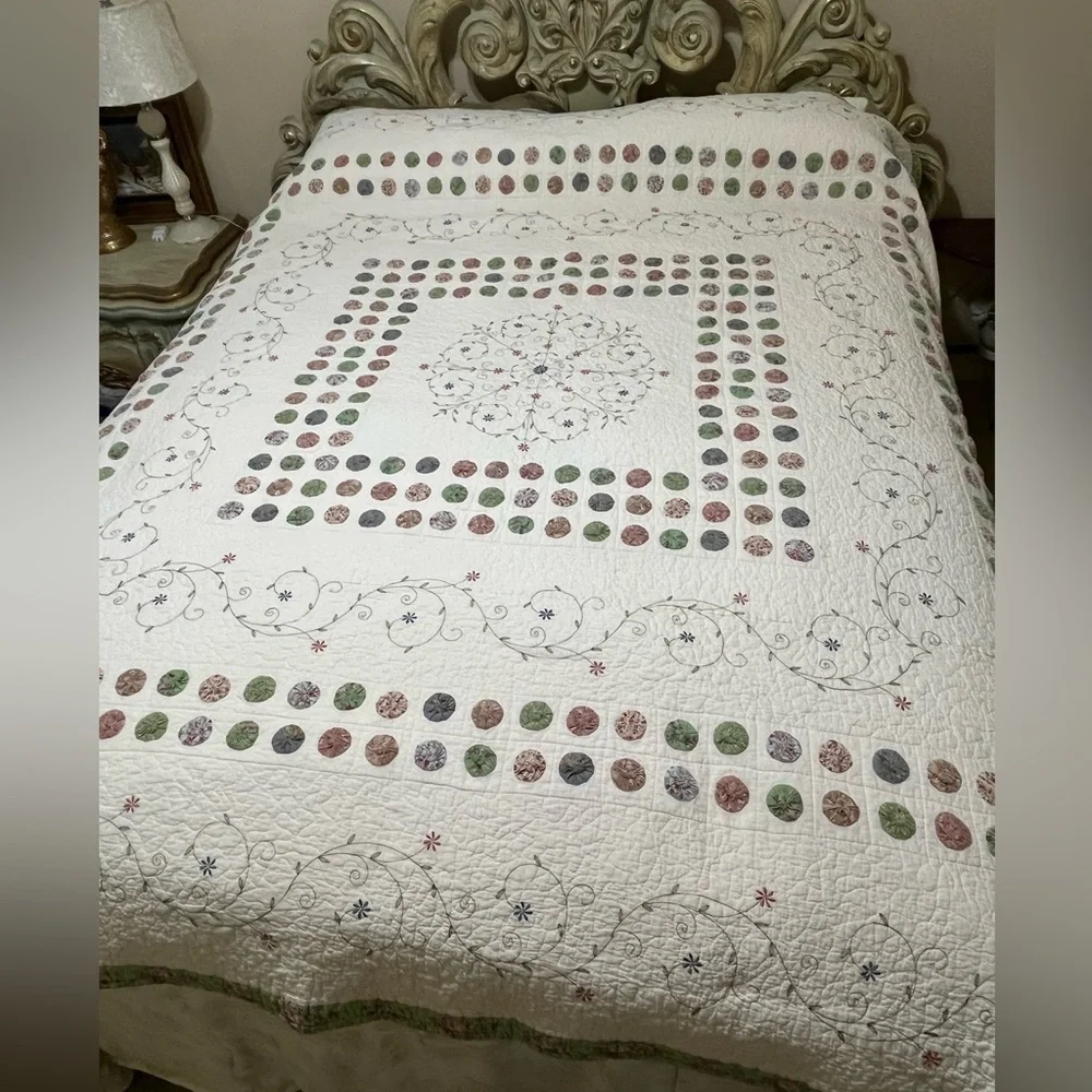 YO YO QUILT, SUFFOLK PUFF QUILT, NOSTALGIC HOME FASHIONS, QUEEN SIZE